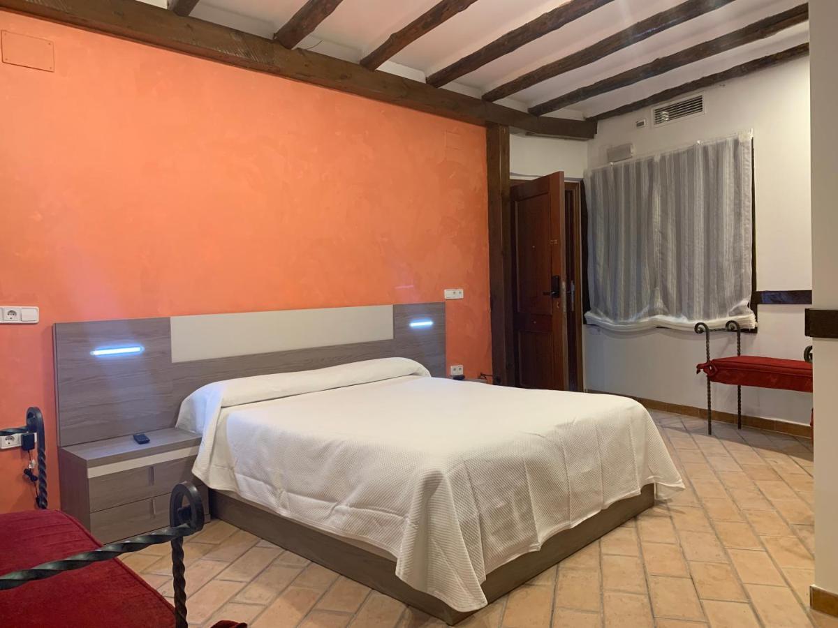 Hostal Poeta Machado 바에자 외부 사진
